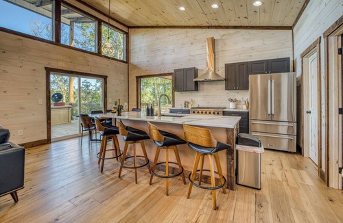 Mineral Bluff Cabin | EPIC Pool * View * Outdoor Kitchen * Luxury