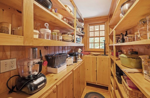Holderness House | Escape to Central Escape’s 2-bedroom option, perfectly located in New Hampshire’s Lakes Region. Enjoy a private year-round hot tub, spacious backyard with yard games, and easy access to downtown Meredith, Squam Lake, and summer concerts.
