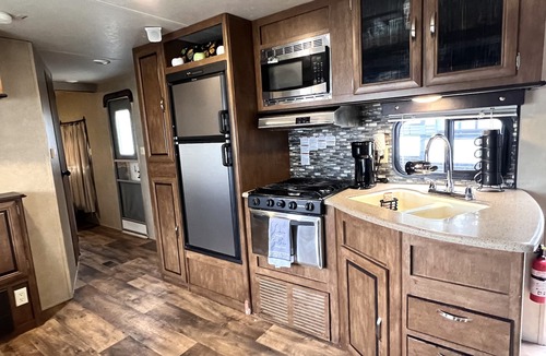 Jensen Beach Cottage | Escape to Coastal Bliss: Charming Downtown Jensen Beach Vacation Camper