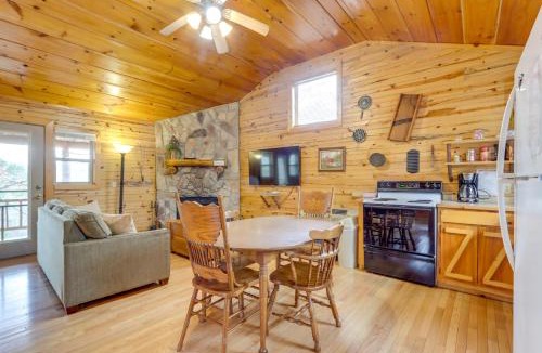 Eureka Springs House | Eureka Springs Cabin on 9+ Acres: Community Perks!