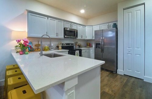 Hobe Sound House | EV Lilly Pulitzer Inspired 75in TV 1.5 ml Beach Pet Friendly Smart Home