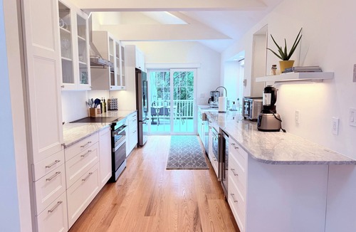 Edgartown House | Exclusive Oyster Pond Retreat With Private Beach, New Kitchen and Boat