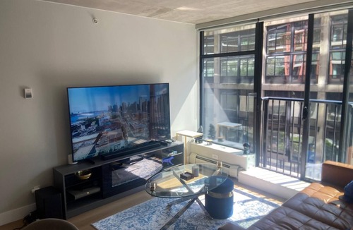Gastown Apartment | Executive 2-bed Suite Downtown near Canada Place & Rogers Arena - Free Parking