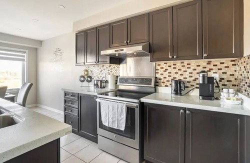Mount Pleasant House | Executive 4BD/3BA home with Free Parking|Wi-fi|Office|Views|Park Access