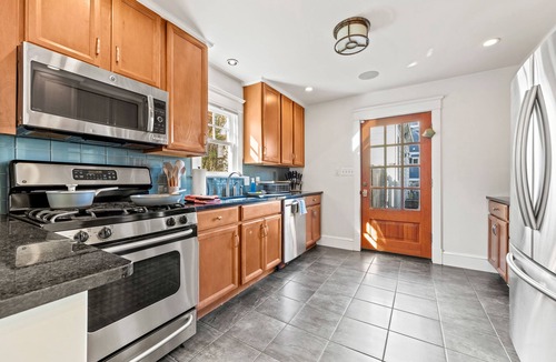 Arlington Apartment | Executive 4bdr House minutes from D.C.