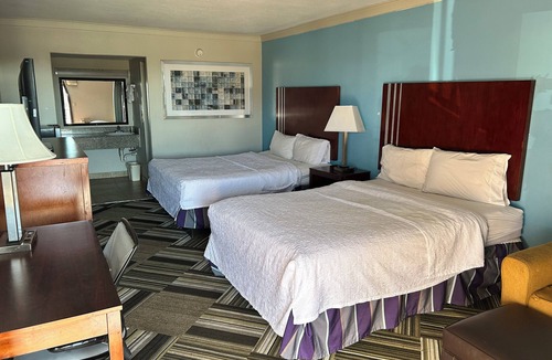 Edmond Hotel | Executive Inn