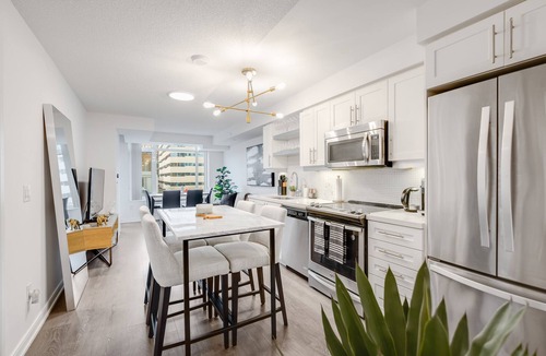 Wellington Place Apartment | Executive Monthly 2BR/2Bath Luxury Condo - Downtown Toronto