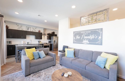 Edgehill Condo | Experience the best of Nashville from this stunning downtown condo, just 1.2 miles from Broadway’s live music, restaurants, and nightlife. Featuring a resort-style pool, and secure garage parking.