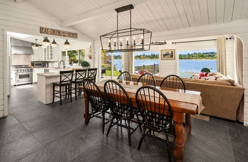Vashon Island House | Experience Waterfront Luxury on the Burton Peninsula, Vashon Island