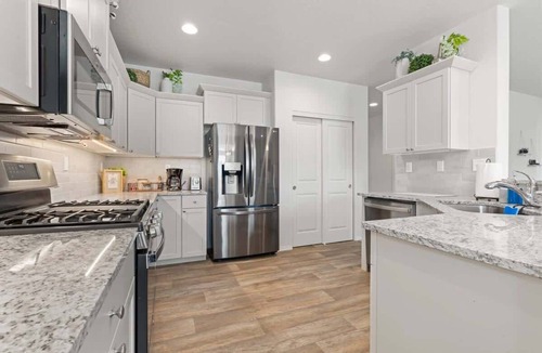Caldwell House | Explorer’s House🔥Game Room + Firepit | Sleeps 10 | Family Friendly | Caldwell