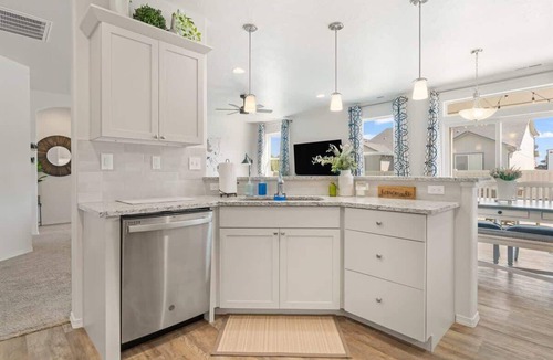 Caldwell House | Explorer’s House🔥Game Room + Firepit | Sleeps 10 | Family Friendly | Caldwell