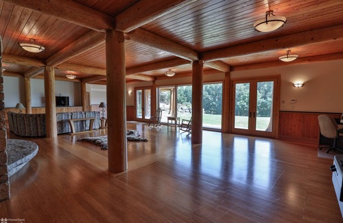 Nazareth House | Exquisite Log Home