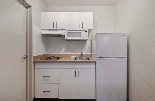 Ludlam Hotel | Extended Stay America Suites Miami Airport Blue Lagoon