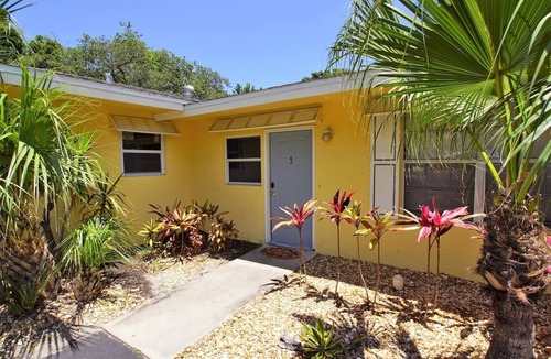 Vero Beach Apartment | Extended-Stay Studio w King Bed and Full Kitchen. Small unit with everything.