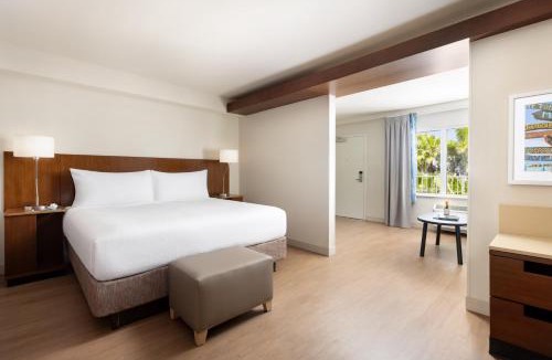 New Town Hotel | Fairfield by Marriott Inn & Suites Key West at The Keys Collection
