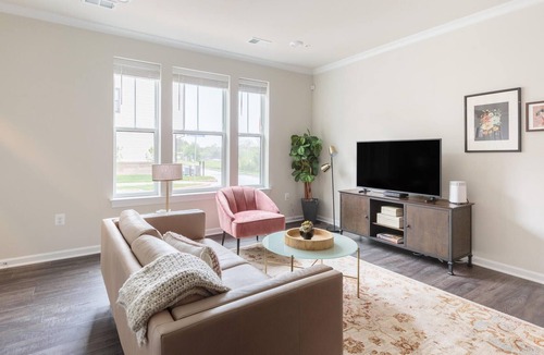 Ashburn House | Family-friendly 3BR Townhouse in Ashburn + Pets OK