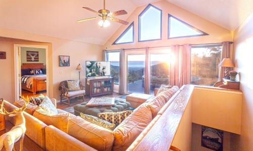 McGaheysville House | Family Friendly Massanutten Home with Beautiful Mountain Views!