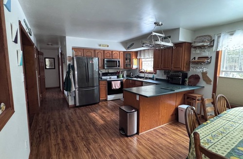Penobscot House | Family Friendly Waterfront Escape -7BR w/Dock, Eagle Views, Kayaks & Near Acadia