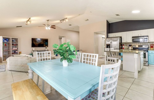Vero Lake Estates Cottage | Family Getaway w/Backyard Oasis in Vero Beach!