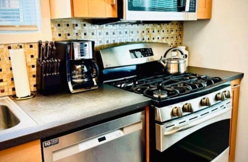 Wheaton-Glenmont House | Family house ، Near Washington, DC ، 5 bedrooms ، 6 beds ، 2BR ، free parking