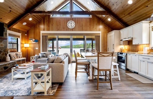 Belgrade House | Family's Paradise: 3BR/2BA,Game Room & Lake Access