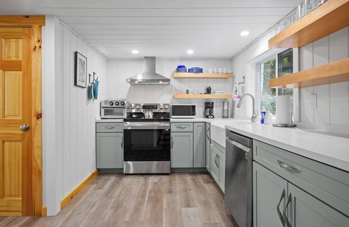 Alexandria House | Fantastic 3-bedroom house, lake views, streams, hiking, skiing and snowmobiling!