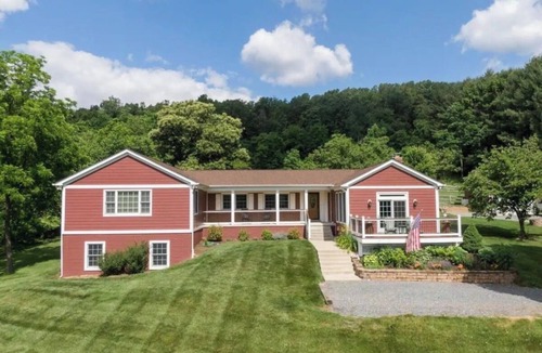 Millville House | Farm Retreat on 10 Acres with Pond and Barn Near Wineries & Harpers Ferry
