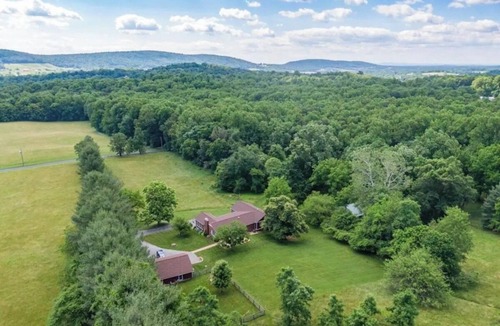 Millville House | Farm Retreat on 10 Acres with Pond and Barn Near Wineries & Harpers Ferry