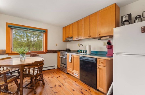 Loudon Apartment | Farmhouse Apartment on a Highland Cattle Farm - A