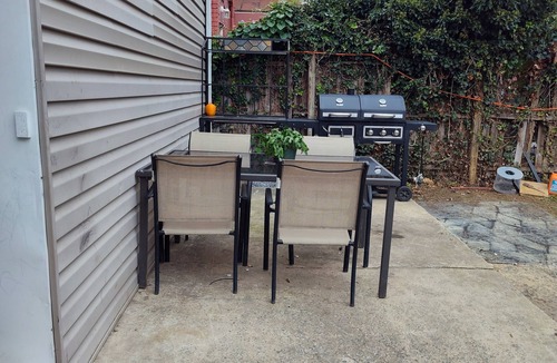Hagerstown House | Fell like home one hour away from Washington DC private parking and patio