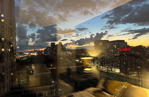 CityPlace Condo | FIFA unobstructive view CN TOWER lakeshore 1+1(den) 2b1b condo with parking