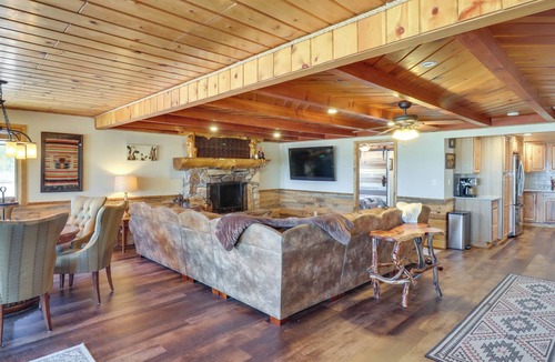 Pinetop-Lakeside Cottage | Fire Pit & Grill: Waterfront Cabin in Lakeside!