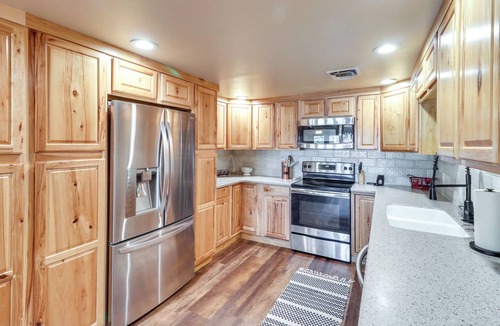 Pinetop-Lakeside Cottage | Fire Pit & Grill: Waterfront Cabin in Lakeside!