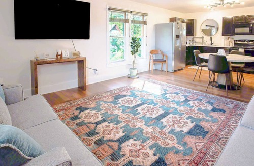 Eureka Springs Historic District Apartment | Fire Pit on deck, Walk to Coffee, Massage, Bar