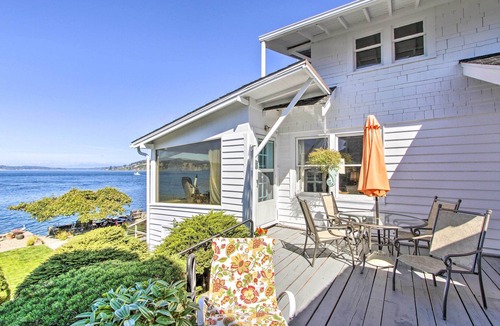 University Place Cottage | Fire Pit, Views & Beach Access: Waterfront Escape!