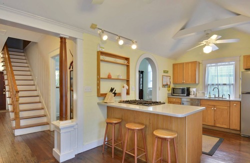 Historic Seaport House | First Breath by AvantStay | Close to Old Town w/Pool | Month Long Stays Only