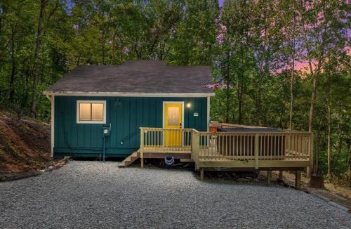 Elkton House | Forest Ridge Cabin - Hot Tub, Wi-Fi, National Park 15 Min, Fire Pit