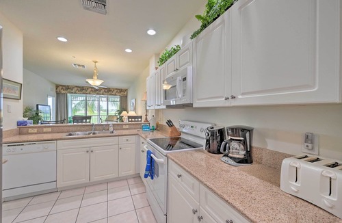 Naples Apartment | Free Golf Until Oct! Naples Condo w/Resort Pool