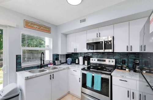 Indian Harbour Beach Apartment | FREE LCO @ 6 p.m. in July - Pool, gym, games!