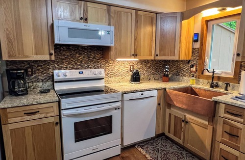 Bartlett House | Freshly done, Quiet & very comfortable house in the heart of the White Mountains