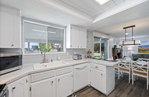 West Valley House | ☆Freshly Updated Home Fast WIFI Smart TV 2 Parks☆
