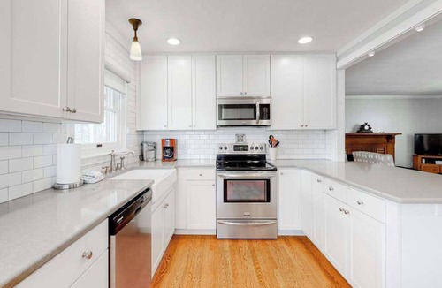 Lake Junaluska House | Friendly, spacious home with AC, washer/dryer, wood fireplace, & mountain view