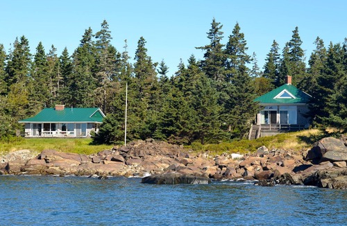 South Addison Cottage | Front Row Seats At One Of Nature's Best Spectacles.