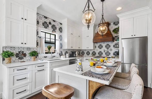 Old Northwood Historic District House | Full Downtown Luxury Vacation Home AND Guest Home