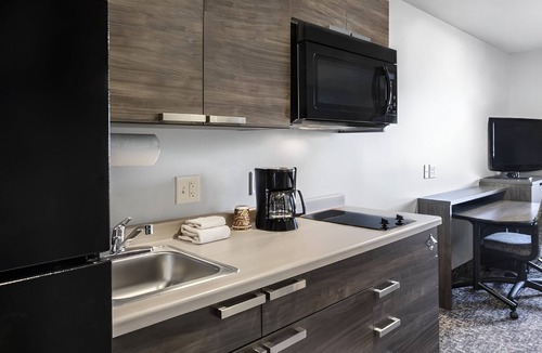 Dahlgren Hotel | Fully Equipped Room Near Caledon State Park - Perfect for Work and Leisure Trips