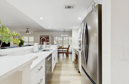 American Beach Condo | Fully-Renovated Stunning Modern Beach Condo w/Pool on Amelia Island