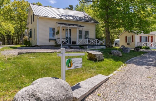 Hulls Cove Cabin | Gallagher`s Travels Cabin 6 (King Bed)