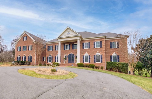 Great Falls Villa | Game Rooms & Gym! Luxe Great Falls Estate