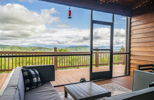 Murphy Cabin | Game Rooms + Views: Spacious Mtn Cabin in Murphy!