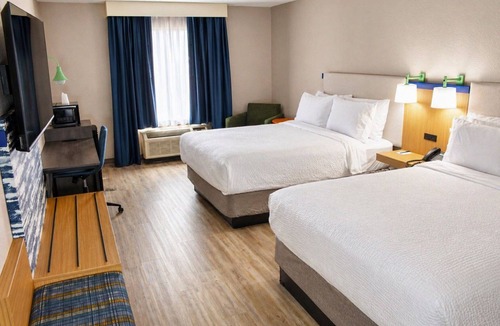 Glen Burnie Hotel | Garner Hotel Glen Burnie BWI Airport Area by IHG